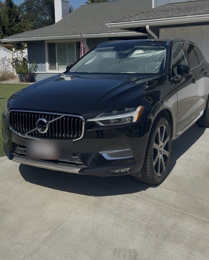 Clay and seal detail in Los Angeles — Volvo XC60 finished with Chido Details Signature Finish